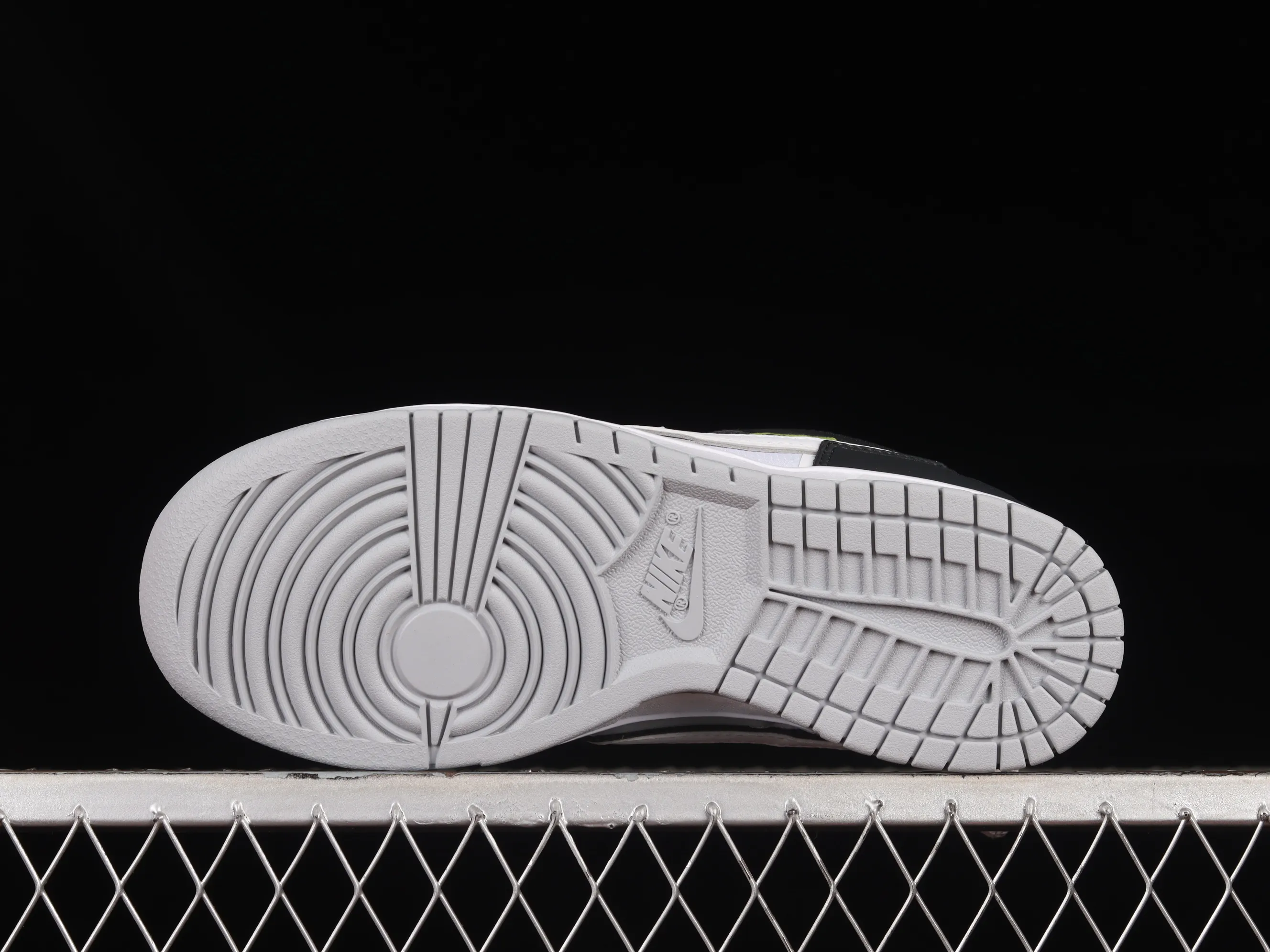 All Categories Nk SB Dunk Series Nk SB Dunk Low Low-top Skateboard Shoes Nk Dunk Scrap "Wolf Grey" Wolf Gray Stitched Low-top Skateboard Shoes DC9723-001